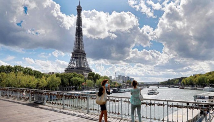 انهيار غير مسبوق وخسائر بالمليارات في قطاع السياحة بباريس