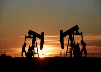 خلافا للتوقعات.. النفط ينخفض بعد ارتفاع مخزونات البنزين الأمريكية