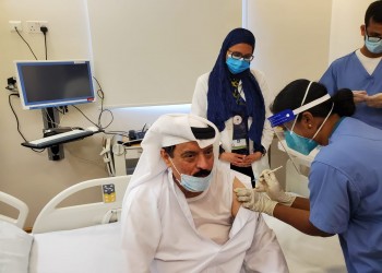 الكويت وقطر تعلنان آخر إحصائية للتطعيم ضد كورونا