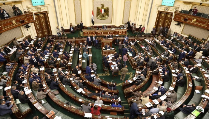 البرلمان المصري يوافق على إنهاء وظيفة من يتعاطى المخدرات