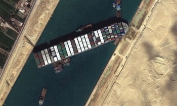 سفينة الحاويات إيفر جيفن تغادر المياه المصرية باتجاه البحر المتوسط