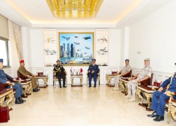 قطر وسلطنة عمان تبحثان سبل تعزيز التعاون العسكري