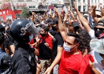 فايننشال تايمز: حل مشاكل تونس بالحوار وليس الاستبداد