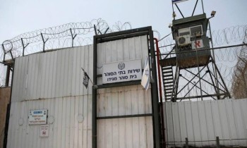 هآرتس: إسرائيل أقامت سرا معسكرات في قلب صحراء سيناء لاحتجاز فلسطينيين