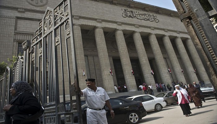 مصر تحكم بالمؤبد والسجن المشدد على العشرات بتهمة تصوير قاعدة عسكرية