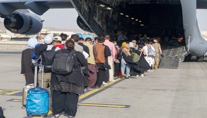 واشنطن: 10 آلاف شخص ينتظرون إجلاءهم بالطائرات الأمريكية من مطار كابل