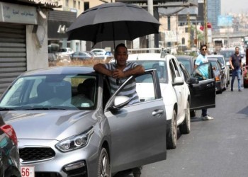 لبنان.. تحذيرات من نفاد مخزون البنزين خلال أيام وأطباء يتوقفون عن العمل