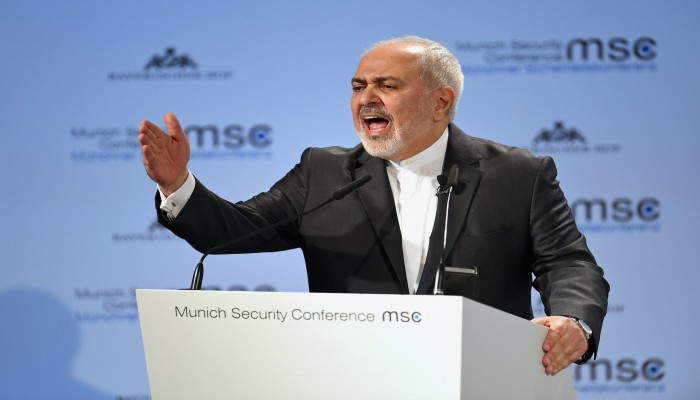 مسؤول إيراني: ظريف كاد أن يصفع مدير الوكالة الدولية للطاقة الذرية