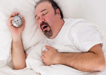 دراسة أمريكية تربط بين النوم أقل من 7 ساعات في الليلة وزيادة الوزن
