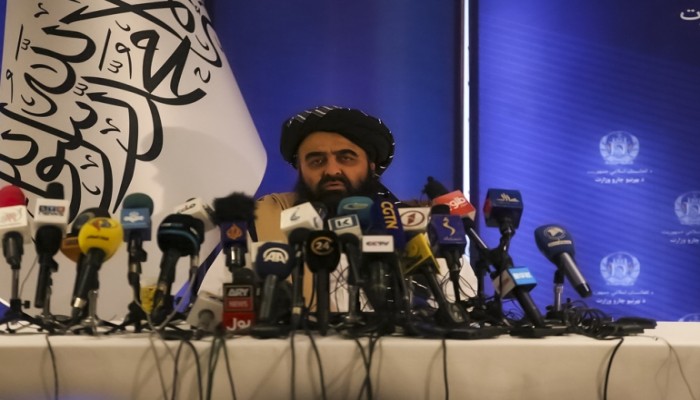 الأولى منذ تشكيل الحكومة.. وزراء خارجية وإعلام طالبان ومدير المخابرات يزورون الدوحة