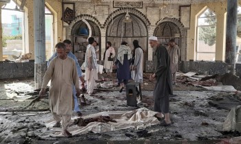 الانفجارات تتوالى.. عشرات الضحايا بتفجير داخل مسجد للشيعة في أفغانستان