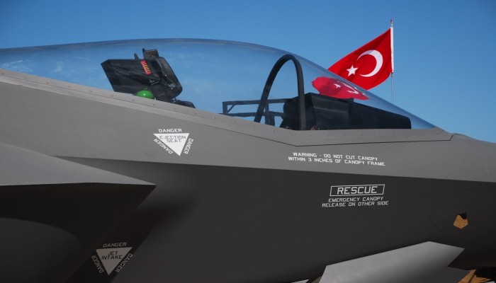 بعد تهديدات تركية.. واشنطن تتحدث عن مشاورات مع أنقرة لحل أزمة إف-35