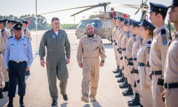 قائد القوات الجوية الإماراتية يشهد أكبر مناورات في إسرائيل.. وتل أبيب تحتفي به