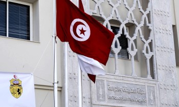 تونس.. احتجاز وزير زراعة سابق و7 مسؤولين بتهمة الفساد المالي