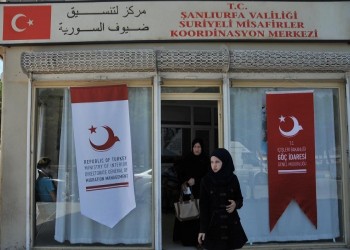 بلومبرج: تركيا ترحل 7 سوريين شاركوا في حملة أكل الموز الساخرة (فيديو)