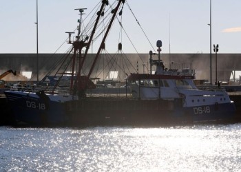 لندن تهدد بتعزيز عمليات تفتيش سفن الصيد الأوروبية بالمياه البريطانية