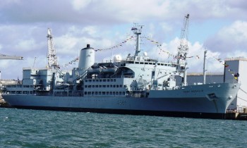 أنباء عن بيع بريطانيا سفينتين حربيتين لمصر بعد خروجهما من الخدمة الملكية