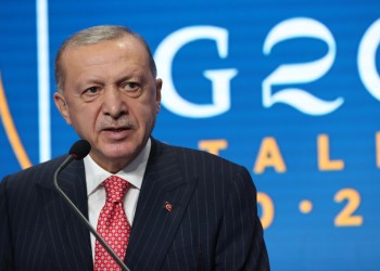 أردوغان: أبلغت بايدن وماكرون انزعاجنا من تأسيس قاعدة عسكرية في اليونان