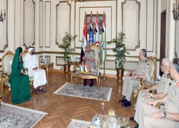 وزير الدفاع المصري يستقبل رئيس مكتب حاكم رأس الخيمة الإماراتية