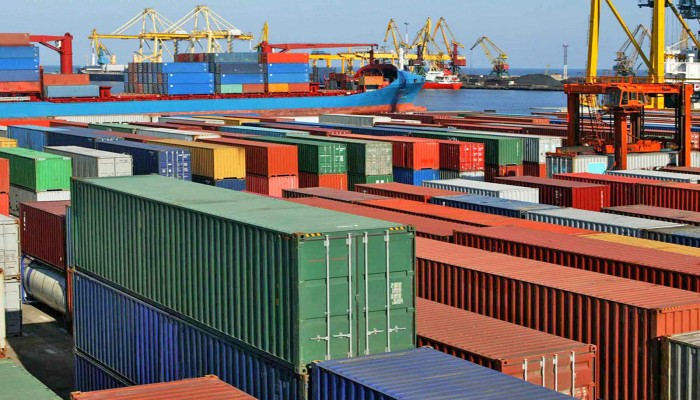 مصر.. الصادرات تقفز 35.5% والعجز التجاري يتراجع 6.7%