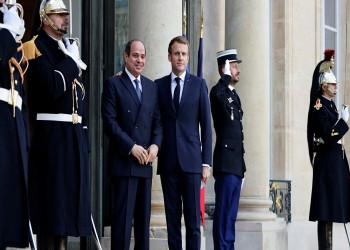 ماكرون يستقبل السيسي ويشيد بتطور العلاقات الفرنسية المصرية