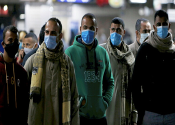 مصر تعاود الاقتراب من تسجيل 1000 إصابة بكورونا يوميا