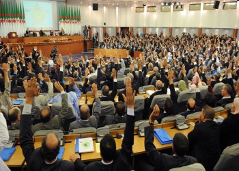 البرلمان الجزائري يصادق على ميزانية ترفع الدعم عن المواد الاستهلاكية