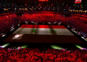 معارضون سوريون يحتجون على رفع علم النظام ببطولة كأس العرب في قطر
