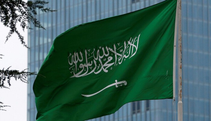 الجوازات السعودية تمدد صلاحية إقامات وتأشيرات مواطني 17 دولة