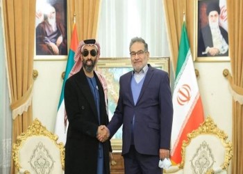 طحنون بن زايد يصل إلى إيران ويعقد جلسة مباحثات مع شمخاني