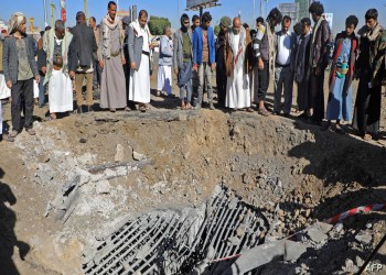التحالف يطالب المدنيين بمغادرة معسكر يمني يعتزم استهدافه