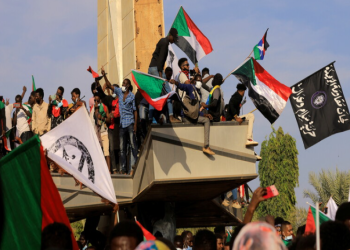مجلة: أمريكا تفكر في معاقبة عسكر السودان ودعم المحتجين