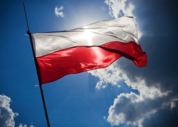 الحزب الحاكم في بولندا يقر بشراء بيجاسوس وينفي التجسس على معارضيه