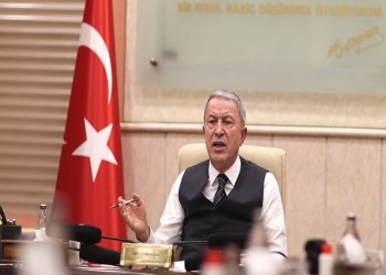 وزير الدفاع التركي محذرا اليونان: لا تختبروا صبرنا باستفزازاتكم