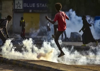 الأمن السوداني يقمع مظاهرات بالخرطوم.. وانقسام حول مبادرة أممية للحل