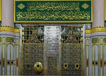 السعودية: لا تصاريح ممنوحة للنساء لزيارة قبر الرسول 