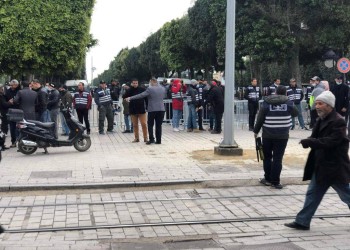 تونس.. قوات الأمن تستخدم خراطيم المياه والغاز المسيل لتفريق المتظاهرين