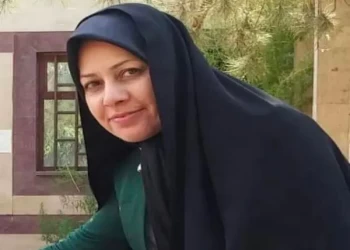 المخابرات الإيرانية تعتقل ابنة شقيقة خامنئي بسبب أرملة الشاه