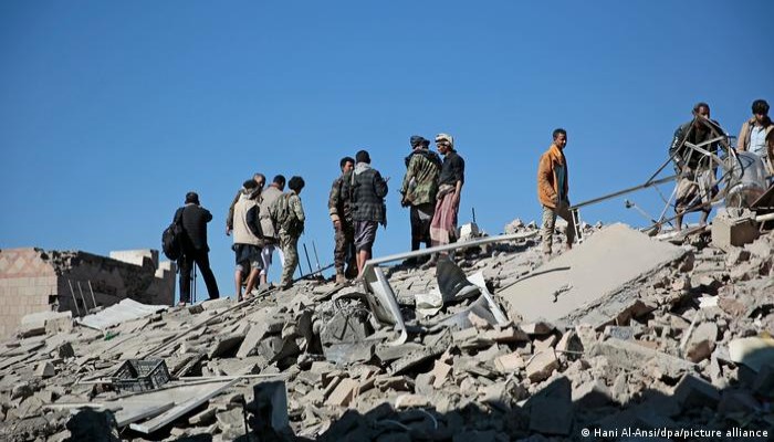 مشاهد صادمة لآثار قصف التحالف لسجن صعدة شمالي اليمن