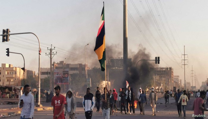 مقتل 3 متظاهرين.. الاحتجاجات المناهضة للعسكر تتواصل في السودان