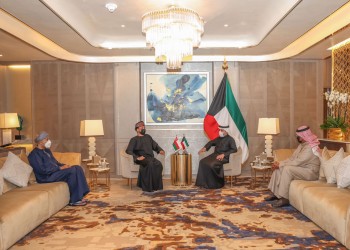 وزيرا خارجية الكويت وعُمان يبحثان تعزيز العلاقات بين البلدين 