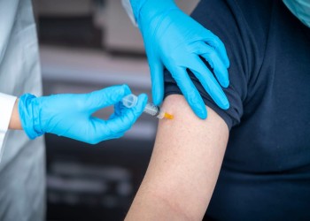 دراسة: المتعافون من أوميكرون يحصلون على مناعة فائقة بعد التطعيم
