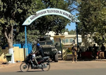 المجلس العسكري في بوركينا فاسو يعيد العمل بالدستور