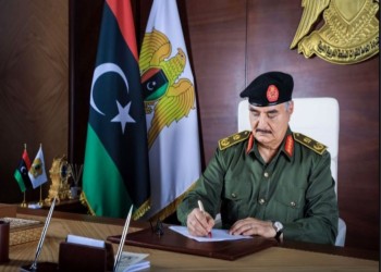حفتر يعود لقيادة قوات شرق ليبيا بعد تنحيه لأشهر   