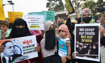 احتجاجات ضد قرار يمنع ارتداء الحجاب في مدارس جنوب الهند