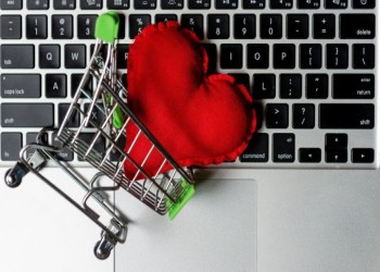 صحيفة كويتية: احذروا القراصنة على الإنترنت في عيد الحب