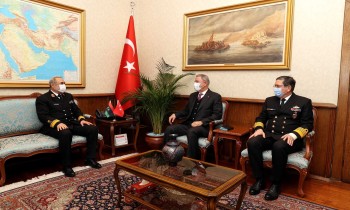وزير الدفاع التركي يجتمع بقائد القوات البحرية الليبية بأنقرة 