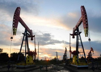النفط يتجه لخسارة أسبوعية بفعل آمال ارتفاع الصادرات الإيرانية