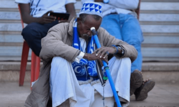 إدارة الهلال السوداني تكافئ "مشجع حزين" بحضور دائم في المدرجات