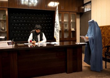 لم تشترط البرقع.. طالبان تلزم موظفات الحكومة بارتداء الحجاب